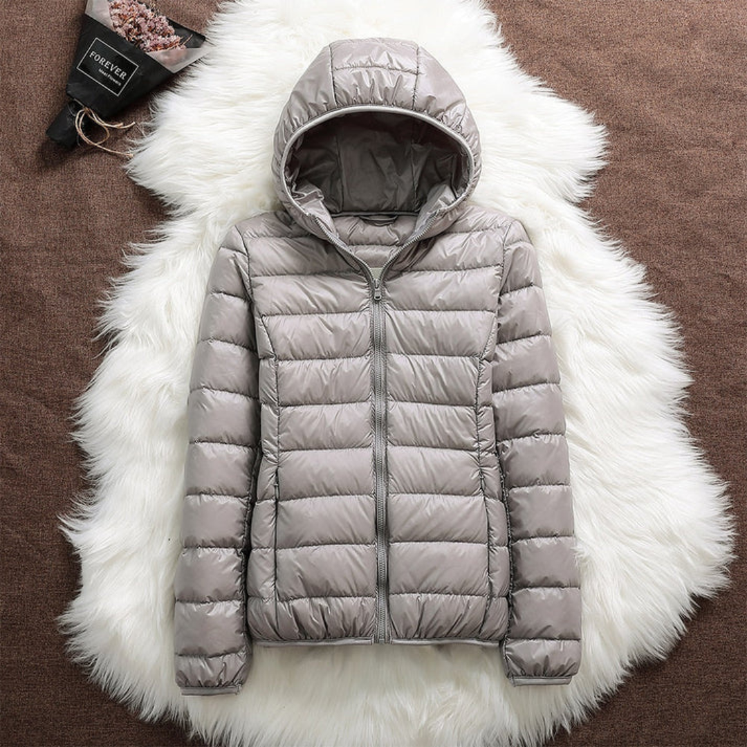 Doudoune verte pour femme Danoir Paris, veste légère et chaude, idéale pour l'hiver et le froid.
