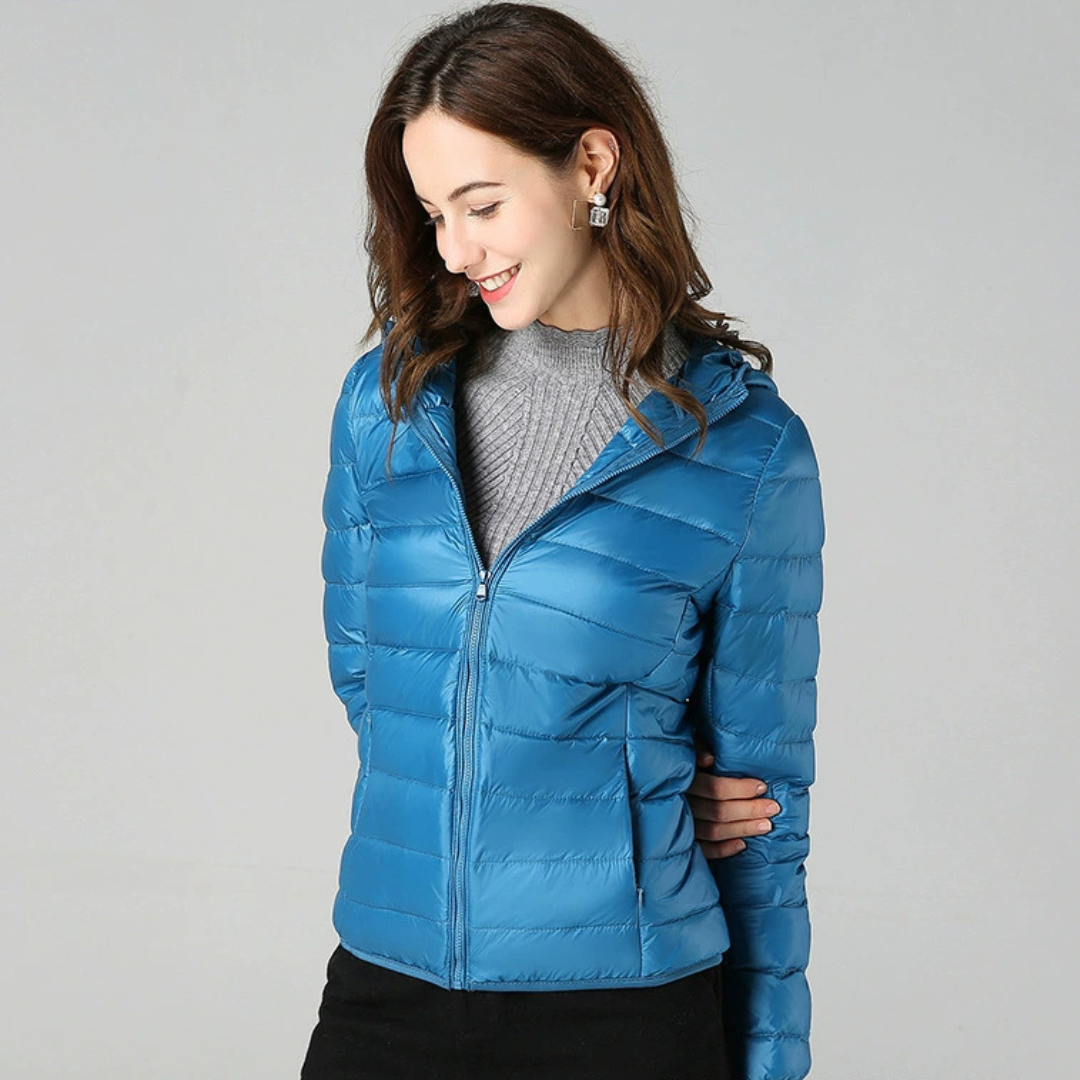 Doudoune verte pour femmes Peka de Danoir Paris, veste chaude et élégante, vue de face.