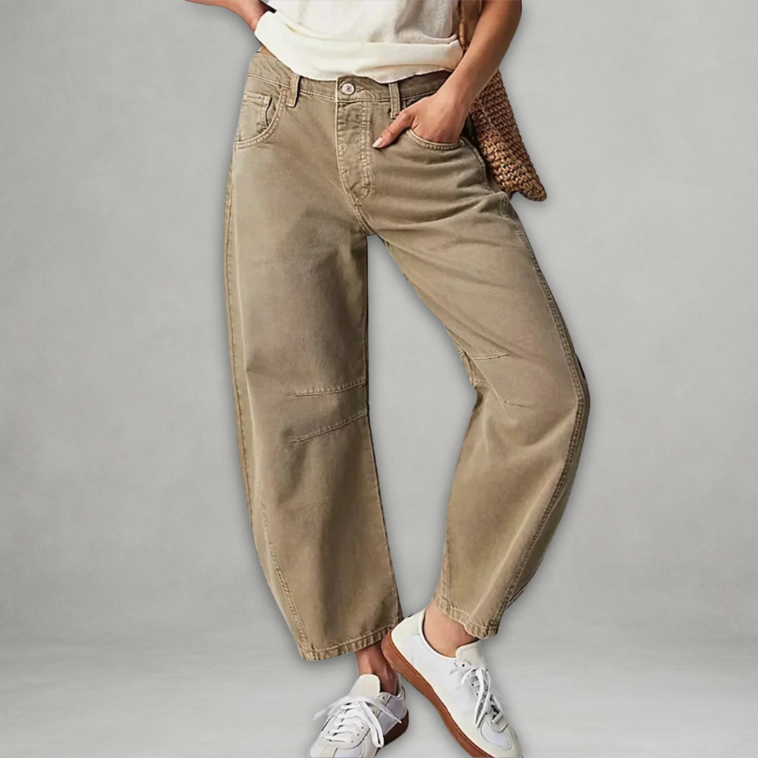 Pantalon femme beige Sabri Danoir Paris, jeans baggy chic avec coupe décontractée et style moderne.