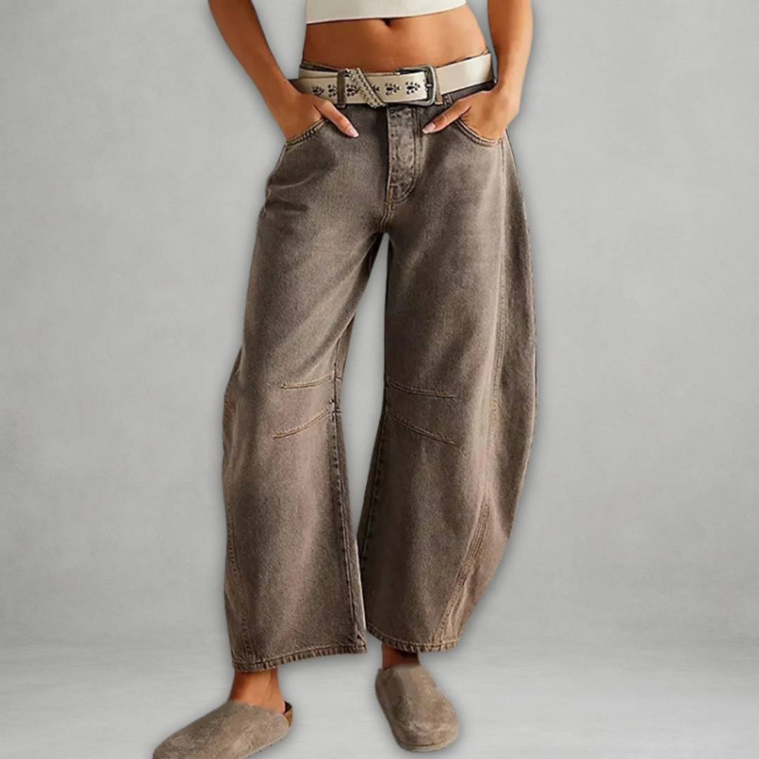 Pantalon femme Danoir Paris Sabri en jean beige, style baggy chic, tissu léger et coupe décontractée.