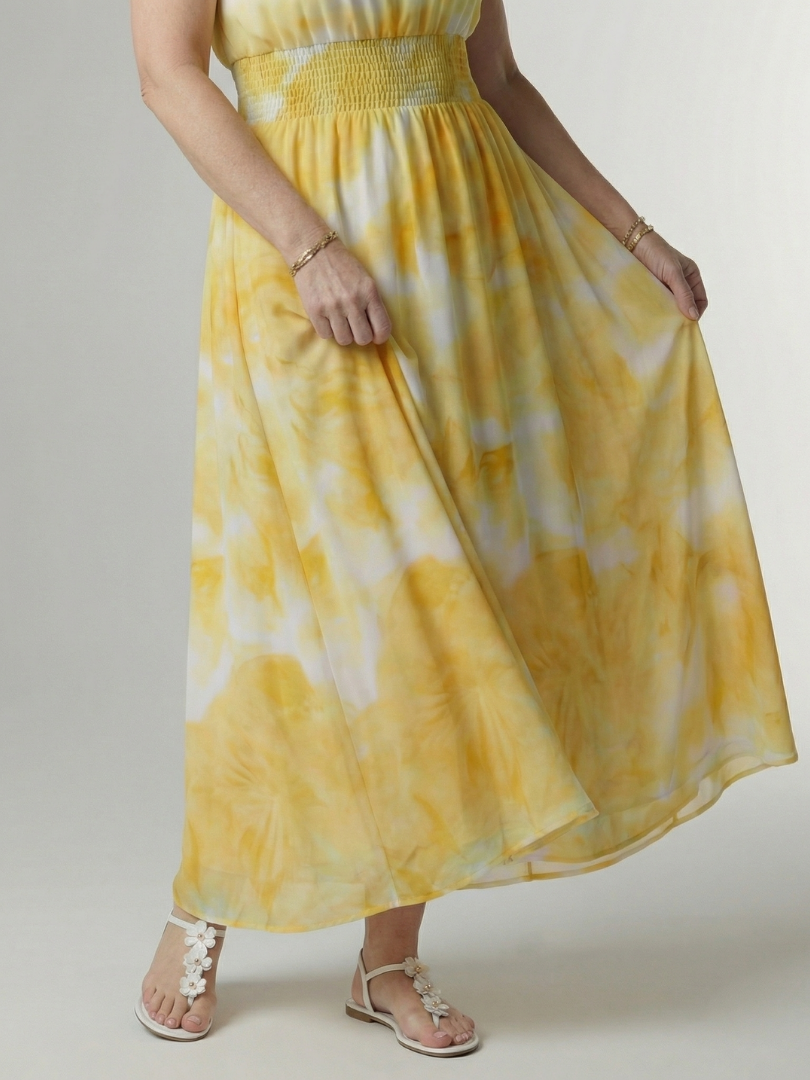 Robe midi jaune Danoir Paris Sylin à col halter et taille froncée, vue de face sur mannequin.
