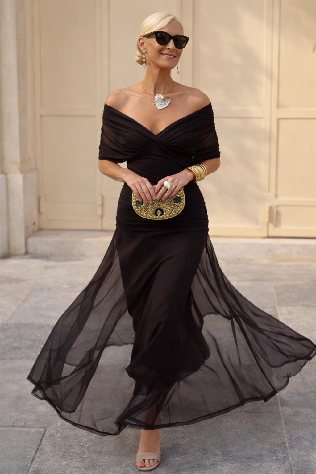Robe longue maxi Danoir Paris Marella en tissu vert bouteille, élégante et fluide, portée sur mannequin.
