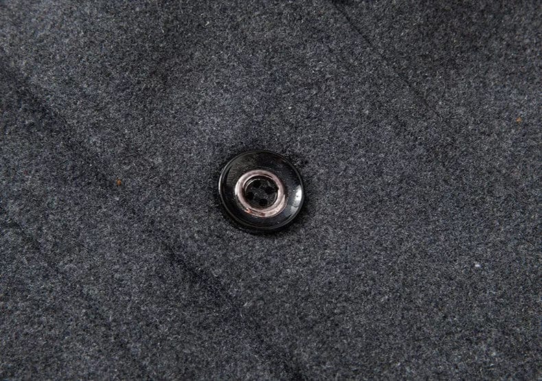 Veste d’hiver élégante Danoir Paris, noire, en tissu chaud, avec col et boutons, idéale pour la saison hivernale.