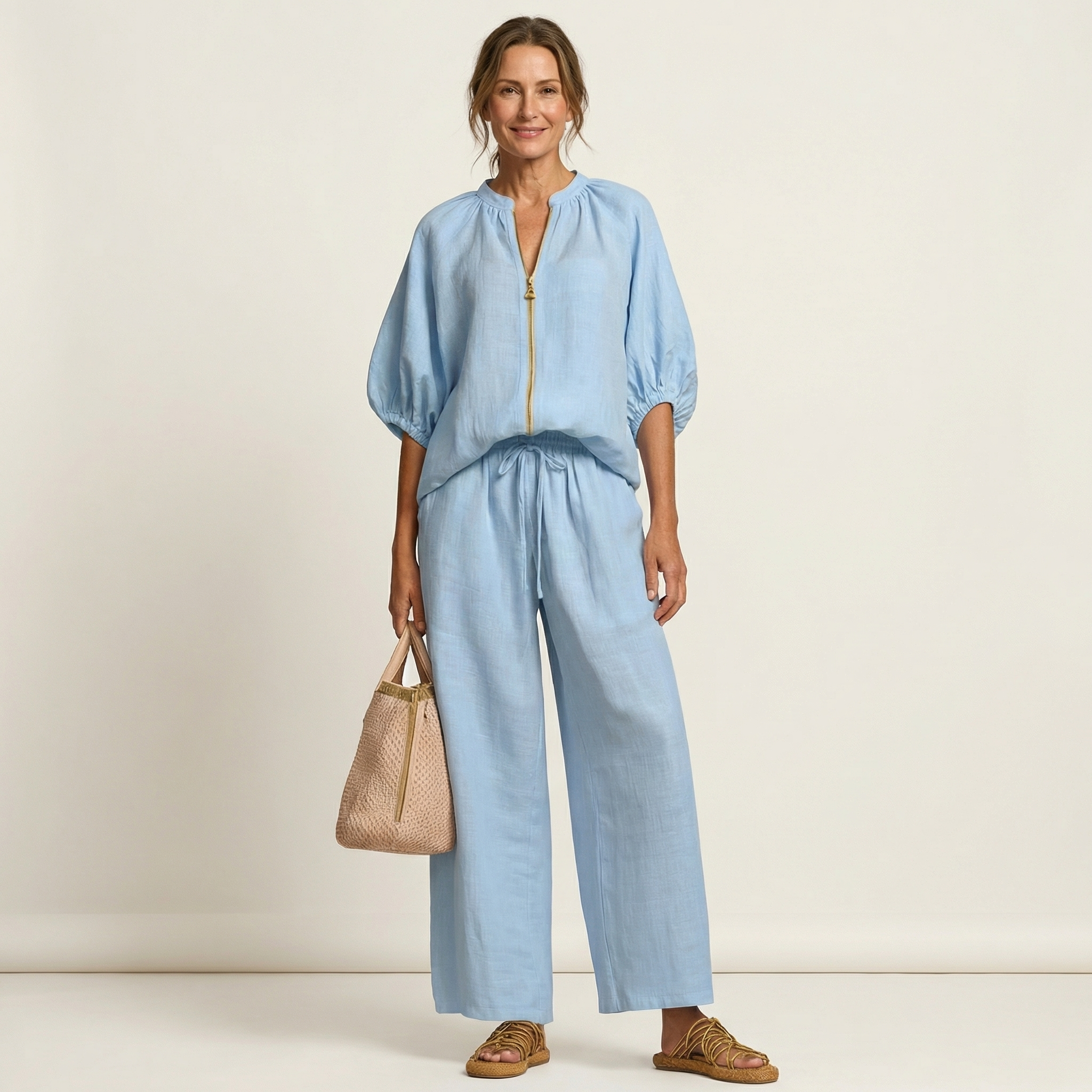 Ensemble Danoir Paris Marlowe à manches bouffantes avec zip, vêtement tendance en tissu léger, porté sur un mannequin.