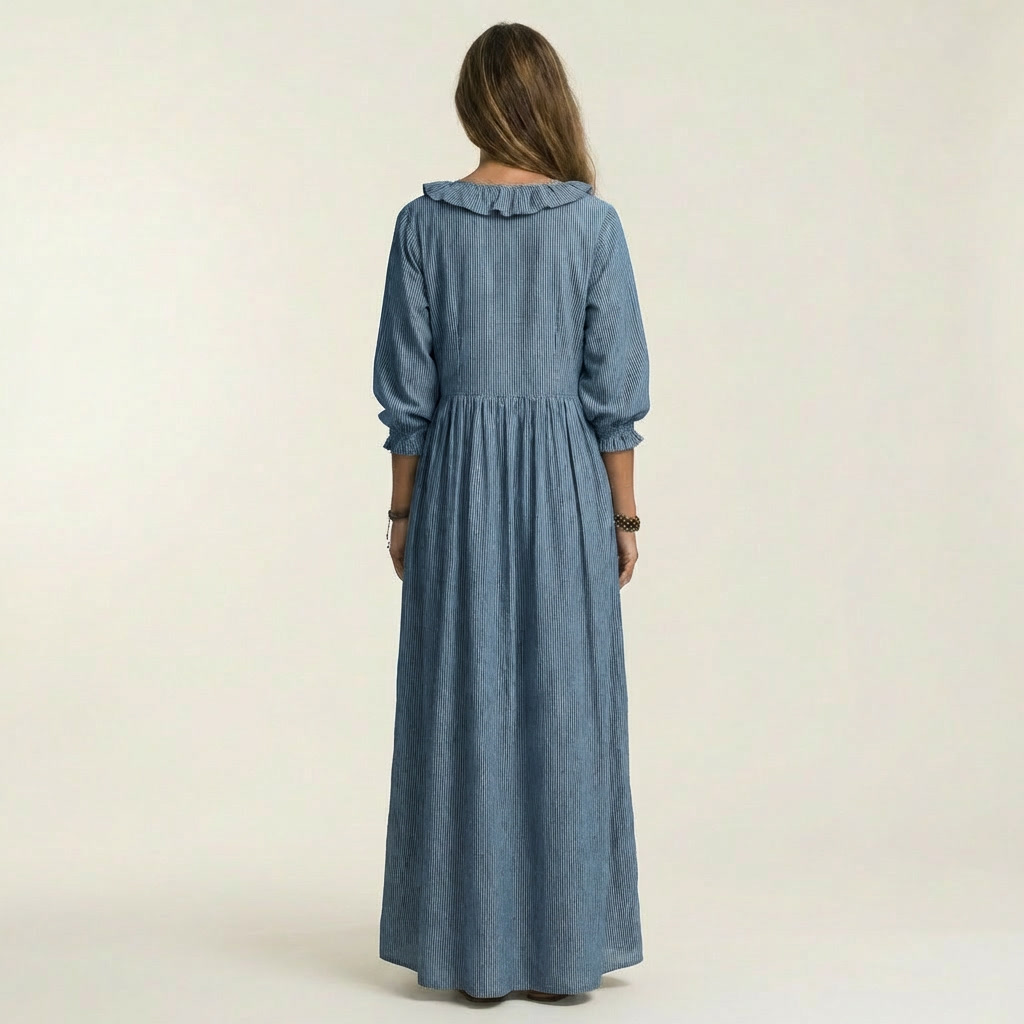 Robe maxi rayée Danoir Paris avec volants et décolleté en V, longueur longue, style élégant et féminin.