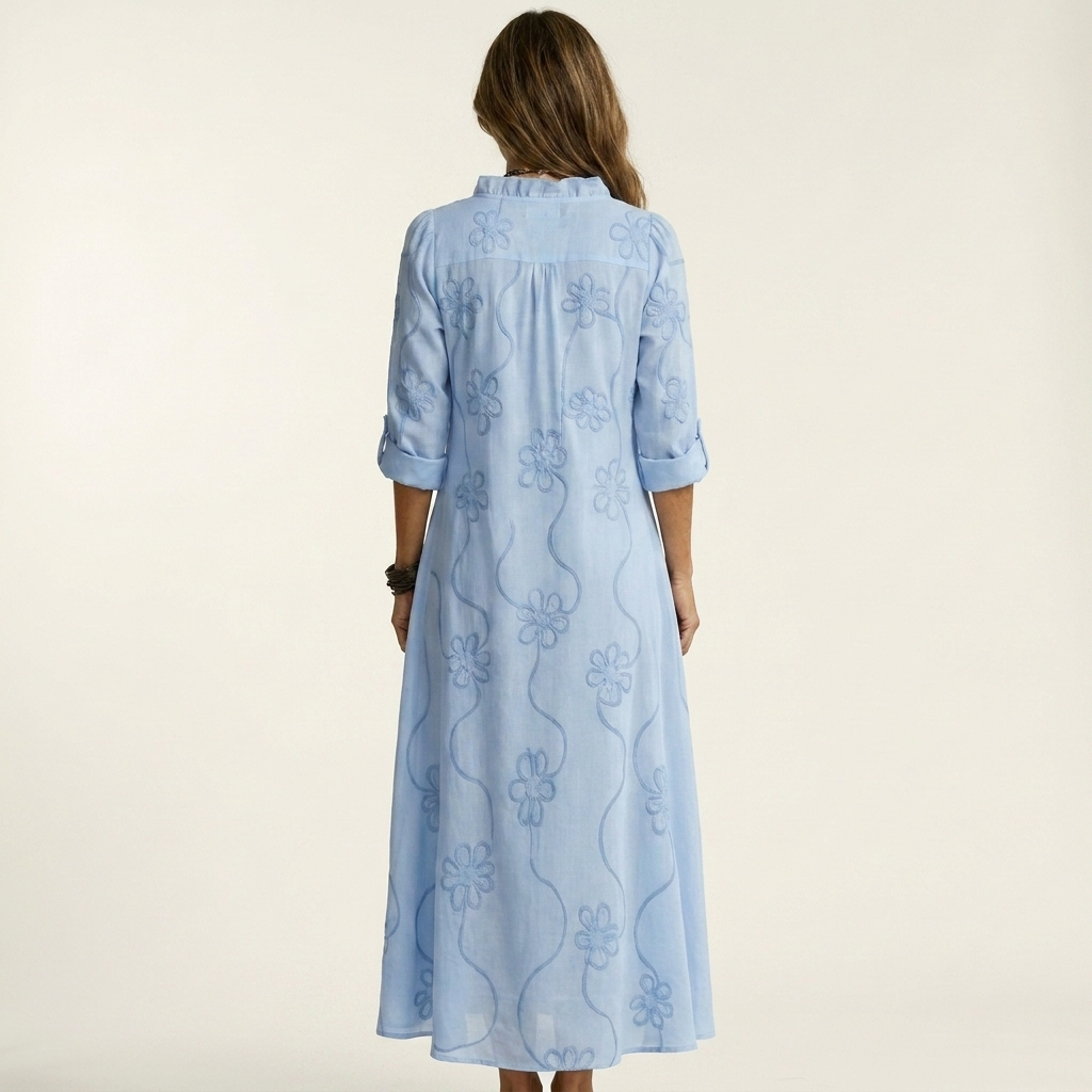 Robe maxi Mariam en coton-lin avec broderie florale ton sur ton, vêtement d'été Danoir Paris, vue de face avec détails floraux