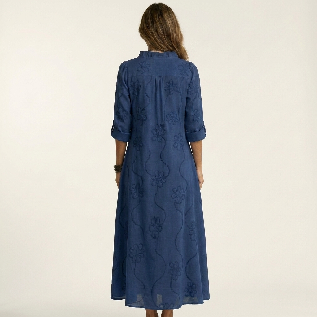 Robe maxi Mariam en coton-lin avec broderie florale ton sur ton, robe d'été légère et élégante de Danoir Paris.