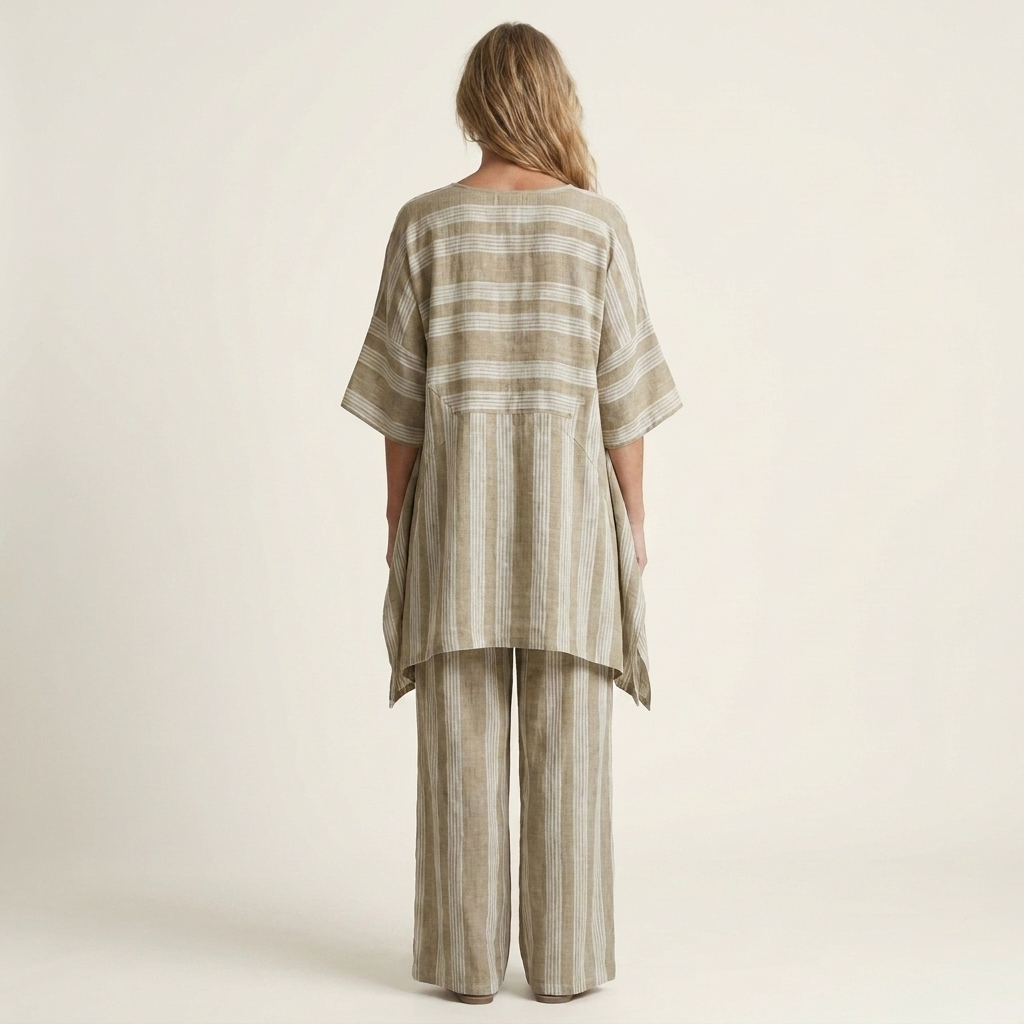 Robe d'été bicolore en coton-lin à rayures Kiara de Danoir Paris, vêtement léger avec motifs rayés, idéale pour la saison estivale.