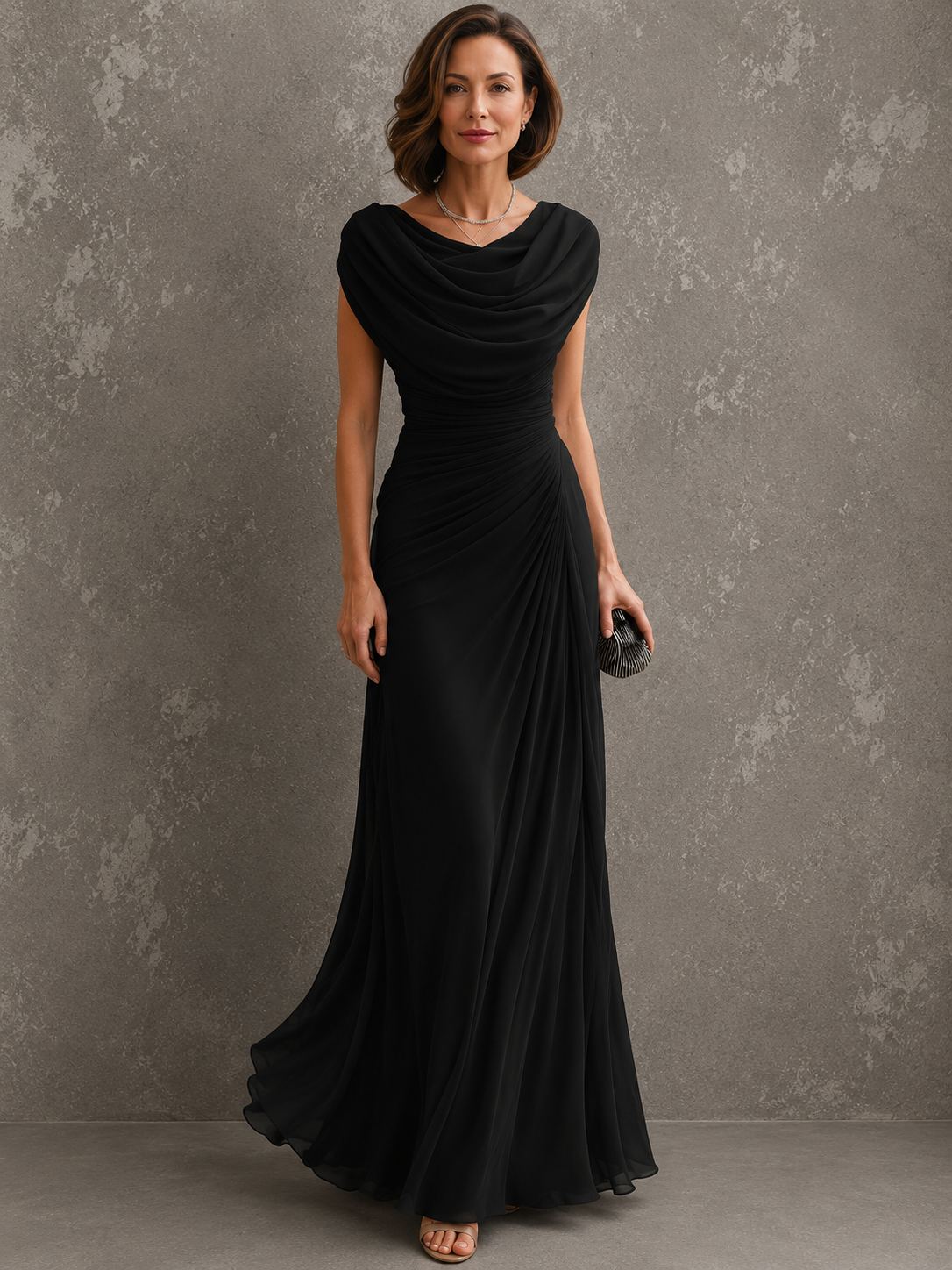 Robe longue femme Drapée sans manches Maëlle de Danoir Paris, élégante et fluide, portée avec un décolleté en V et ceinture à la taille.