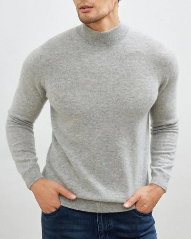 Pull à col roulé en cachemire et laine beige Old Money, vue de face, tissu doux et chaud visible.