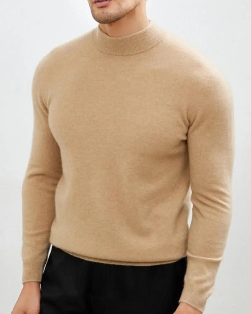 Pull à col roulé en cachemire et laine Old Money beige, vue de face, douceur et élégance pour l'hiver.