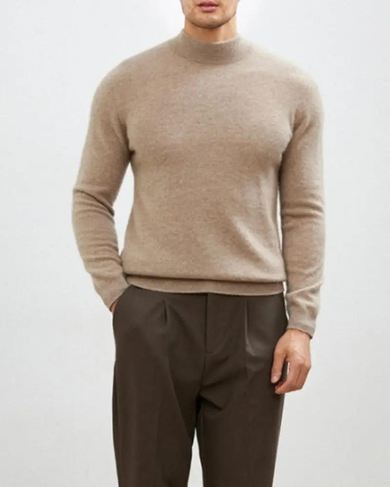 Pull à col roulé en cachemire et laine Old Money beige, tissu doux et chaud, ajusté pour un style élégant.