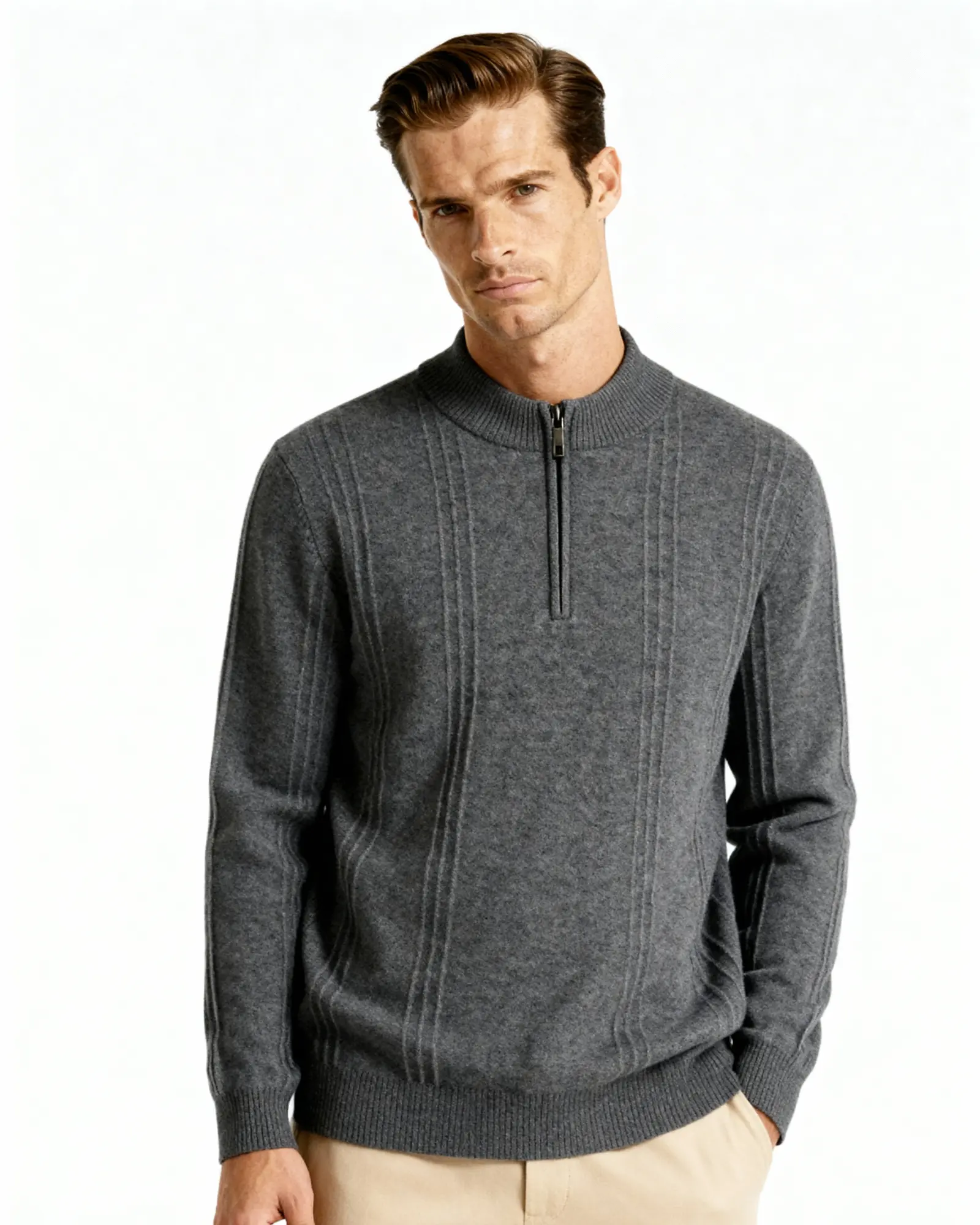 Pull en cachemire beige à col demi-zip en maille côtelée de la marque Old Money, doux et élégant.