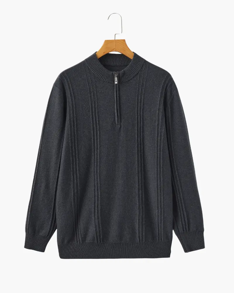 Pull en cachemire beige à col half-zip en maille côtelée, de la marque Old Money, doux et élégant.