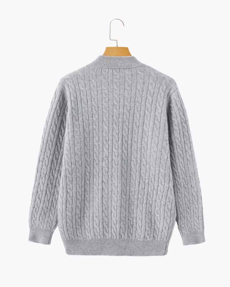 Pull en cachemire beige Old Money avec demi-zip tissé, doux et élégant, idéal pour une tenue sophistiquée.