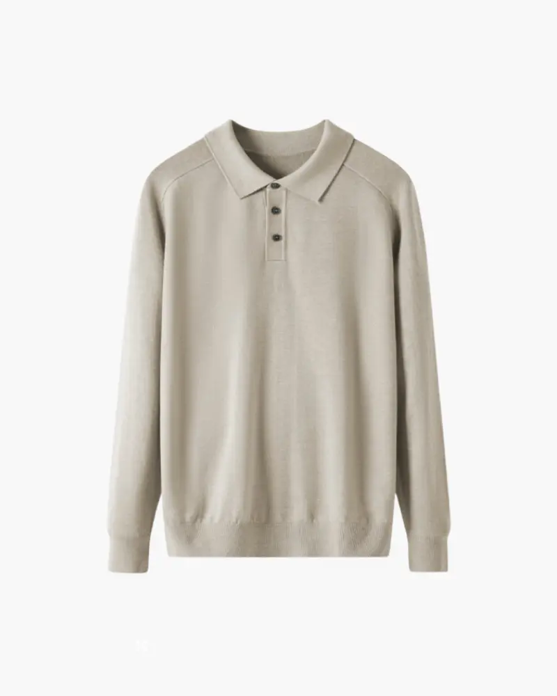 Polo en laine 100% de qualité supérieure de la marque Old Money, beige, taille XS, porté sur un mannequin.