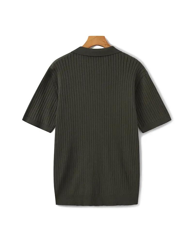 Polo en maille côtelée beige de la marque Old Money, vue de face, taille XS, avec col et boutons visibles.
