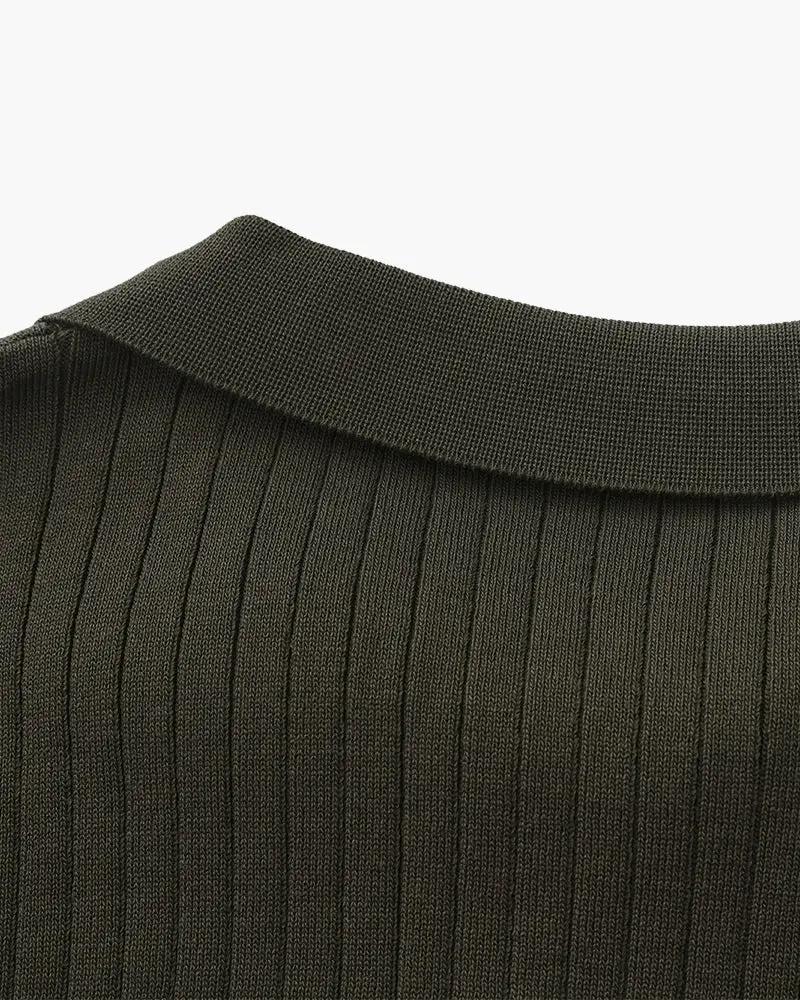 Polo en maille côtelée beige de marque Old Money, vue de face, taille XS, tissu texturé et col classique.
