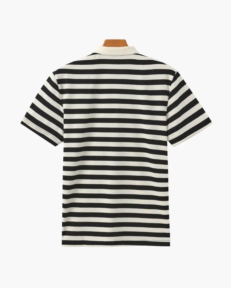 Polo Shoreline Old Money noir en coton avec col classique, vue de face, tissu doux et ajusté pour un style élégant.