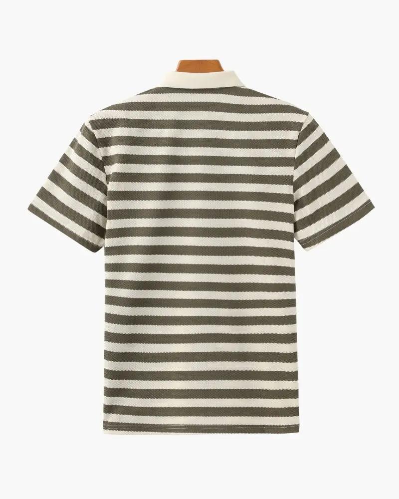 Polo Shoreline Old Money noir, coupe ajustée, col classique, tissu doux, vue de face sur fond blanc.