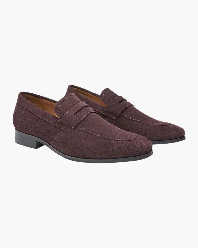 Chaussures mocassins en daim Old Money Old Money Penny Loafers de couleur noire, pointure EU 39, vue de face.
