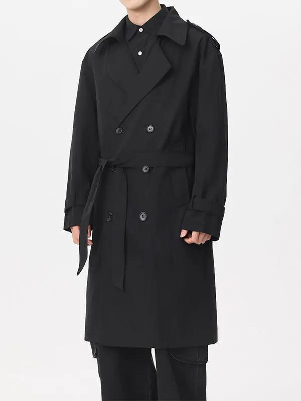 Manteau trench double-breasted classique noir de la marque Old Money, coupe élégante et détails sophistiqués.