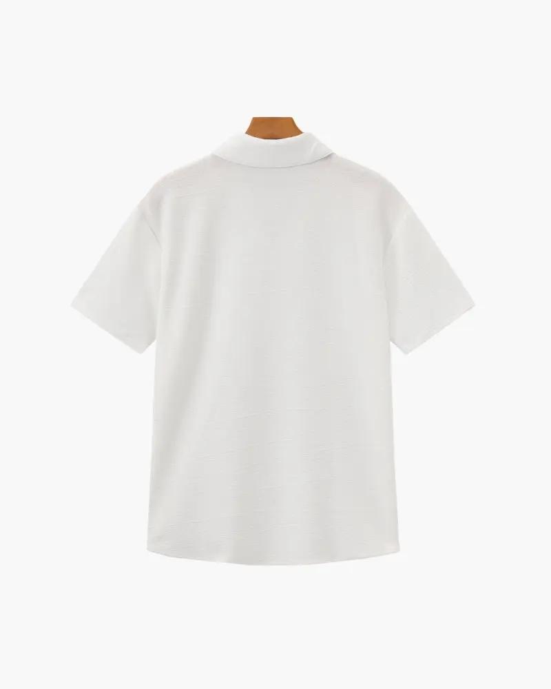 Ensemble polo en coton noir et pantalon de la marque Old Money, vue de l'avant, décontracté et élégant.