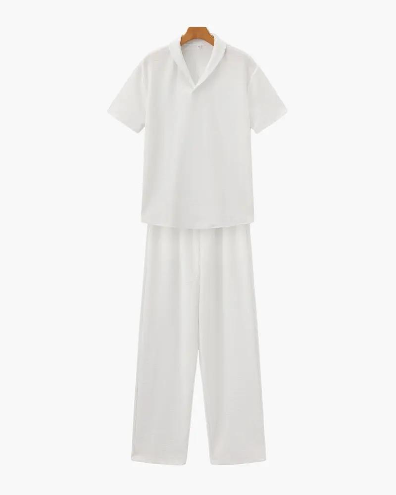 Ensemble polo en coton noir et pantalon de la marque Old Money, tenue décontractée élégante pour homme.