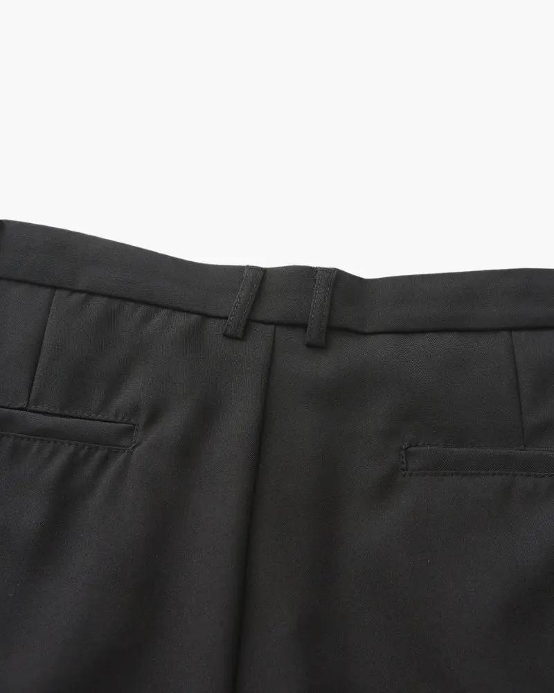 Pantalon Paris large taille de la marque Old Money, coupe ample en tissu noir, vue de face sur fond blanc.