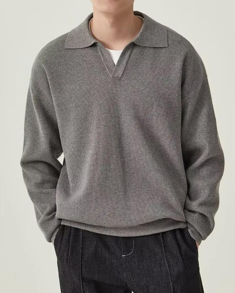 Pull-over en maille texturée noire de Old Money, pull polo en laine avec col élégants et motif côtelé.