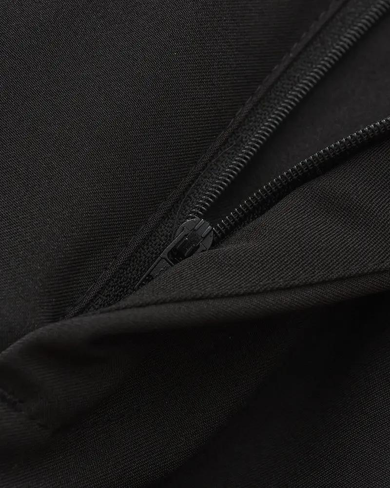 Pantalon taille haute Paris de Old Money, en noir, porté avec un style élégant et moderne, vue de face.