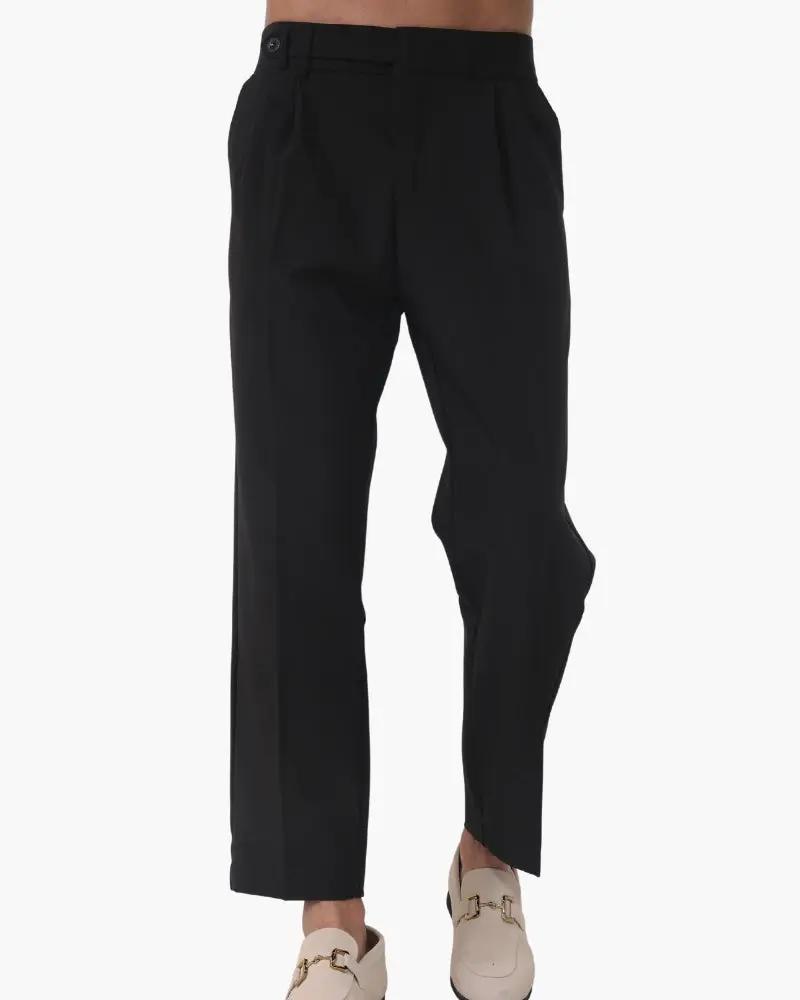 Pantalon taille haute Paris de Old Money en tissu noir, coupe ajustée, style élégant et moderne pour femme.