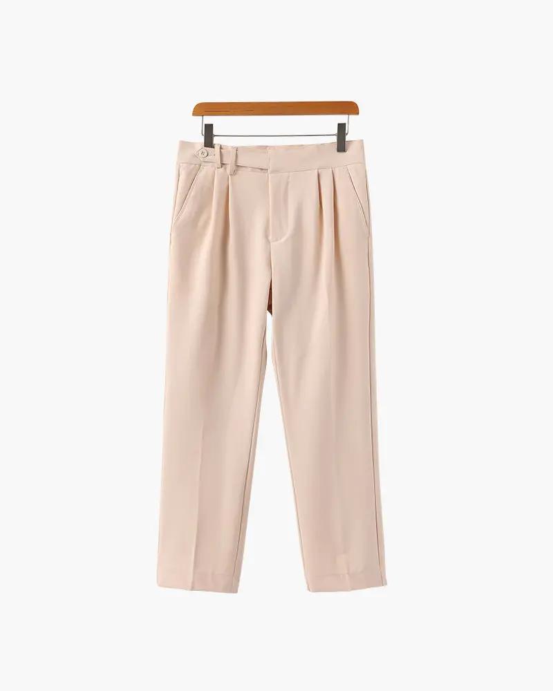 Pantalon taille haute Paris de Old Money en tissu noir, coupe ajustée et élégant style contemporain.