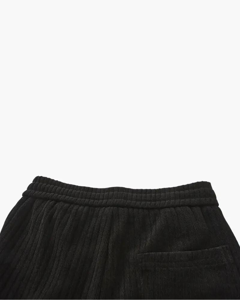 Pantalon en velours romain noir de la marque Old Money, coupe élégante et tissu doux visible sur l'image.