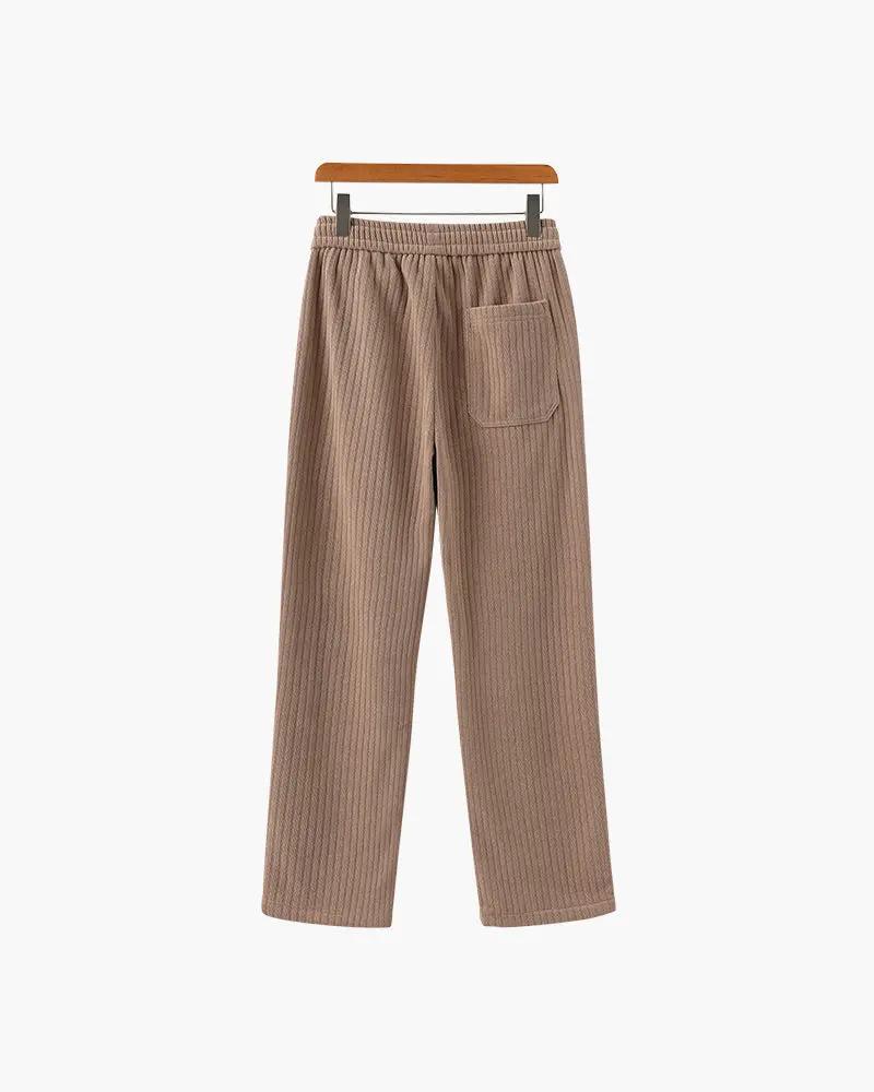 Pantalon en velours romain noir Old Money, coupe ajustée, vue de face sur fond neutre.