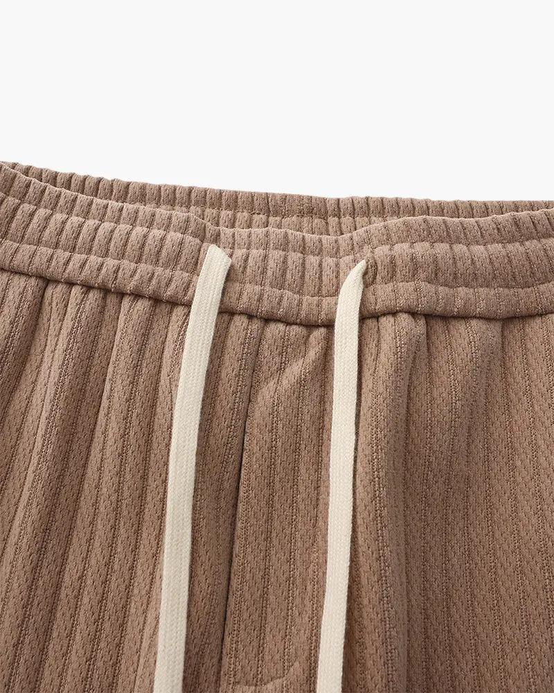 Pantalon en velours romain noir Old Money, coupe ajustée, vue de face sur fond blanc.