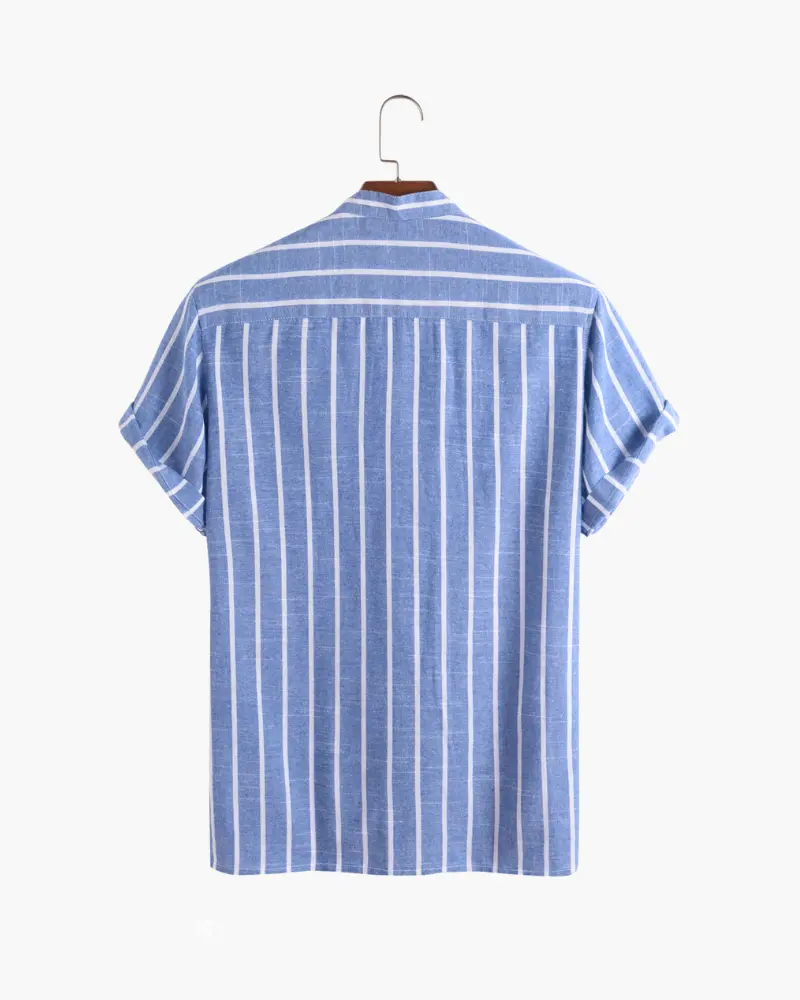 Polo sailor Old Money Bari en bleu avec col et bouton, tissu confortable pour homme.
