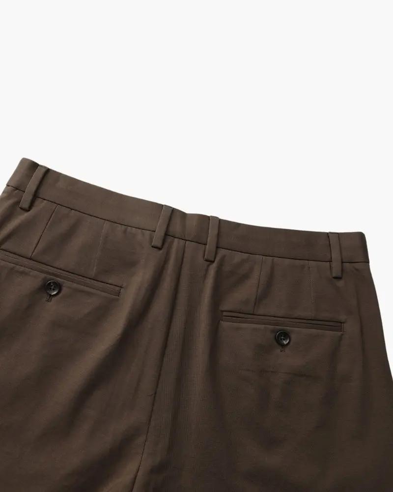 Pantalons en laine mélangée marron Old Money pour homme, coupe classique et tissu doux, adaptés pour un style élégant.