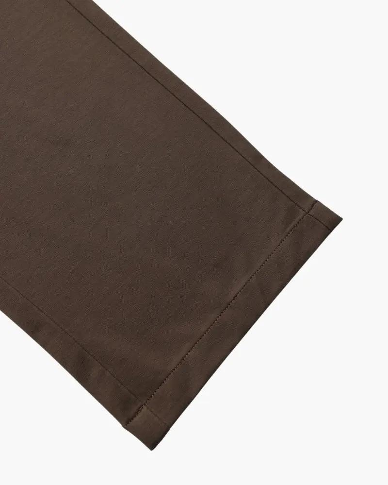 Pantalons en mélange de laine marron pour homme de la marque Old Money, tissu chaud et élégant, vue de face.