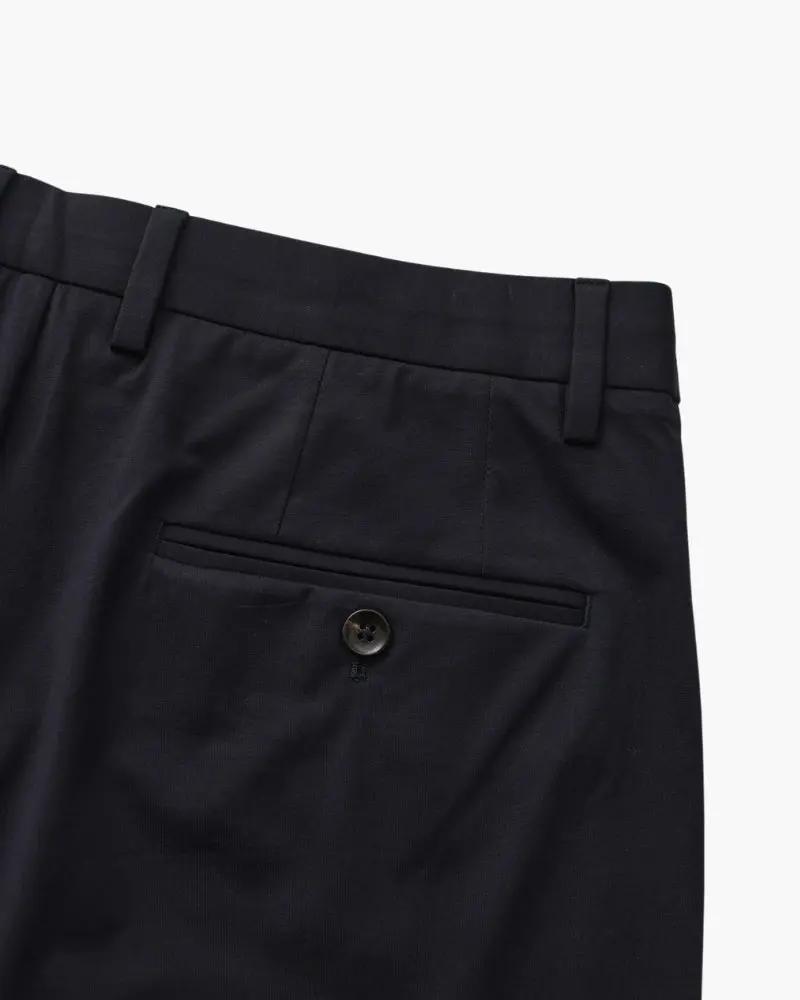 Pantalons en mélange de laine marron de la marque Old Money, style classique avec coupe ajustée et détails élégants.