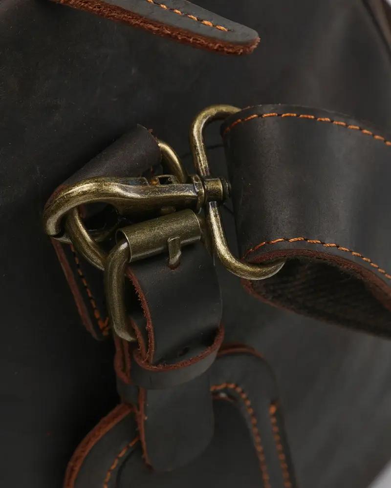 Sac de voyage en cuir Old Money Montague, brun, avec poignées solides et fermeture en métal, vue de face.