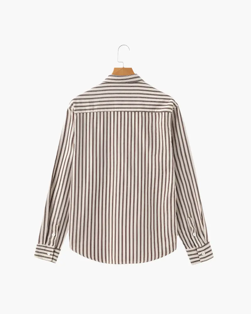 Chemise élégante pour hommes à rayures brunes de la marque Old Money, tissu léger et coupe classique visible sur l'image.