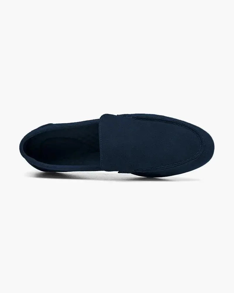 Mocassins en daim Old Money Premium en caramel, pointure EU 39, vue de profil avec semelle en cuir et finition élégante