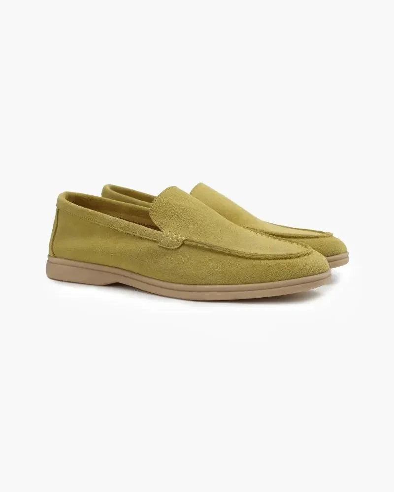 Mocassins en daim Old Money Premium de couleur caramel, pointure EU 39, vue en gros plan.