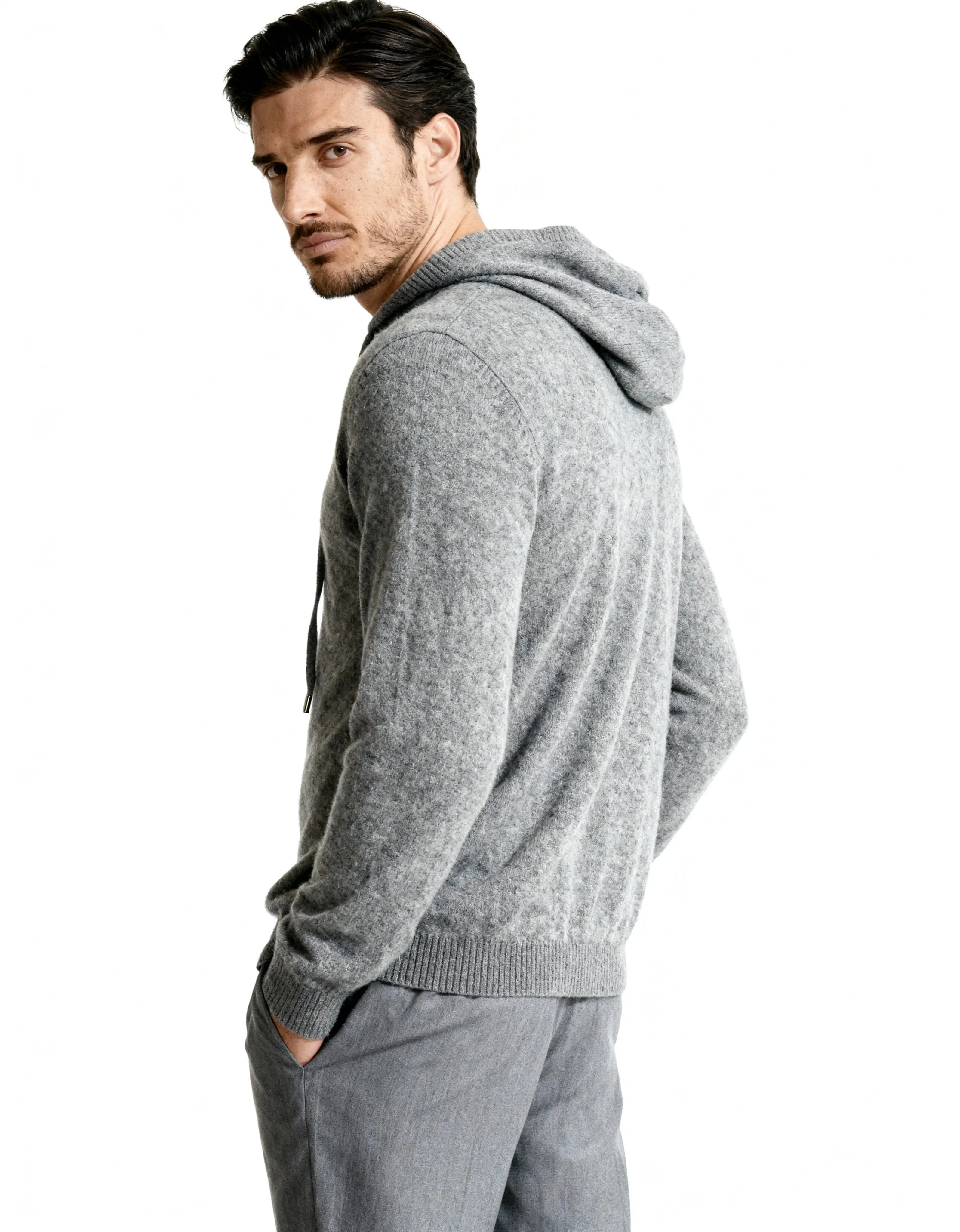 Hoodie en cachemire gris foncé pour femme de la marque Old Money, coupe 2XS, doux et confortable, en tissu 100% cachemire.
