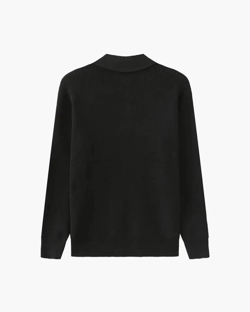 Pull à col zippé moitié en laine gris foncé Old Money Cesare, doux et élégant, porté sur un mannequin.