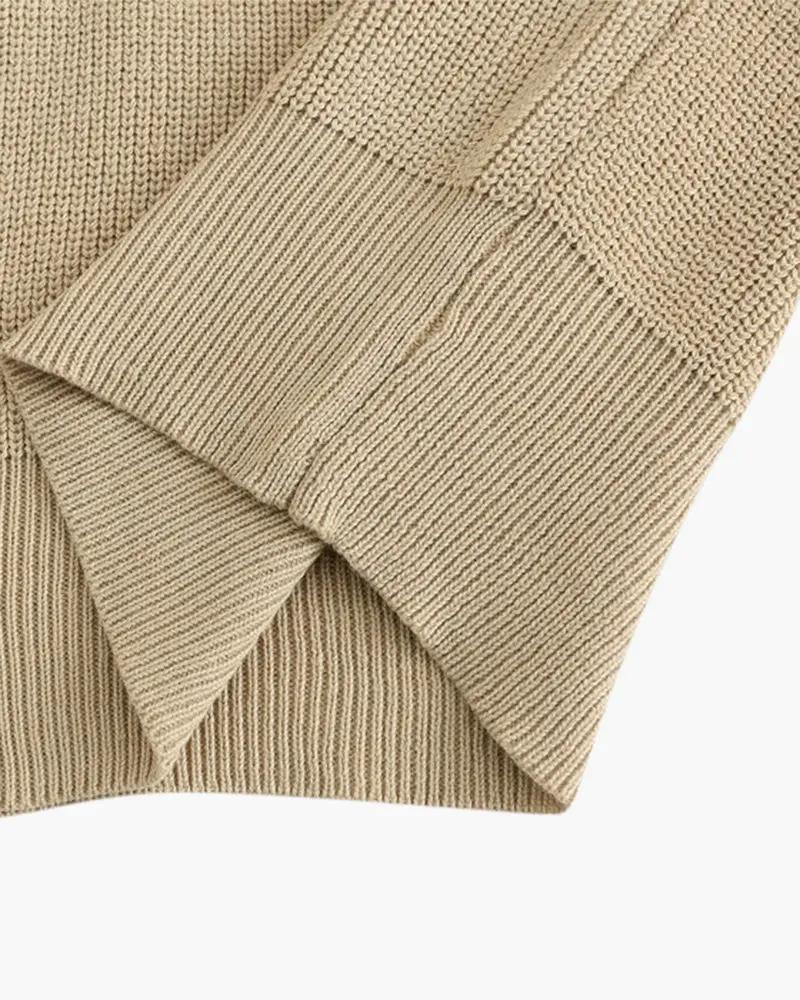 Pull en maille gris foncé Old Money Cesare à demi-zip, détail du col et texture douce.