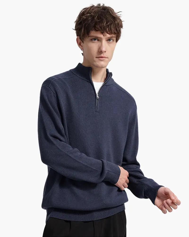 Sweat-shirt zippé en laine mérinos 100% gris de la marque Old Money, visible avec fermeture éclair et col montant.