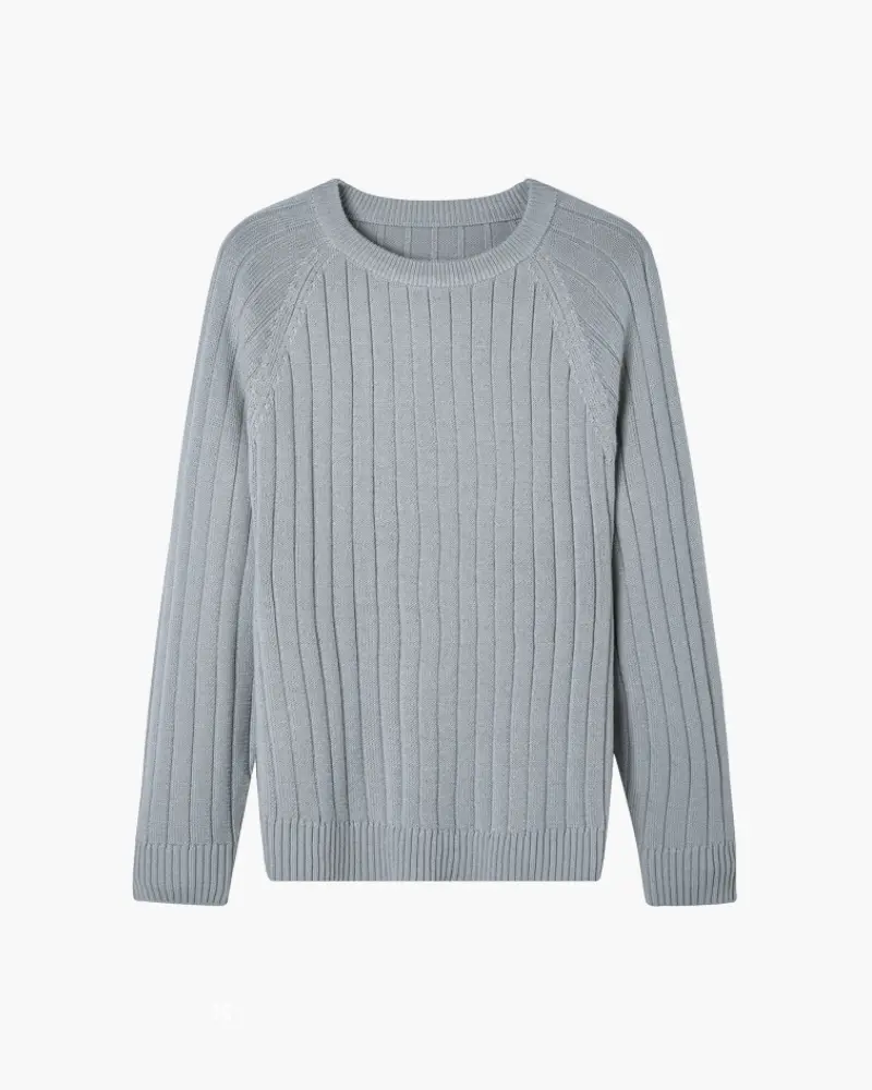 Pull en laine 100% premium de la marque Old Money, couleur gris, coupe XS, détail visible sur le devant et la texture du tissu.