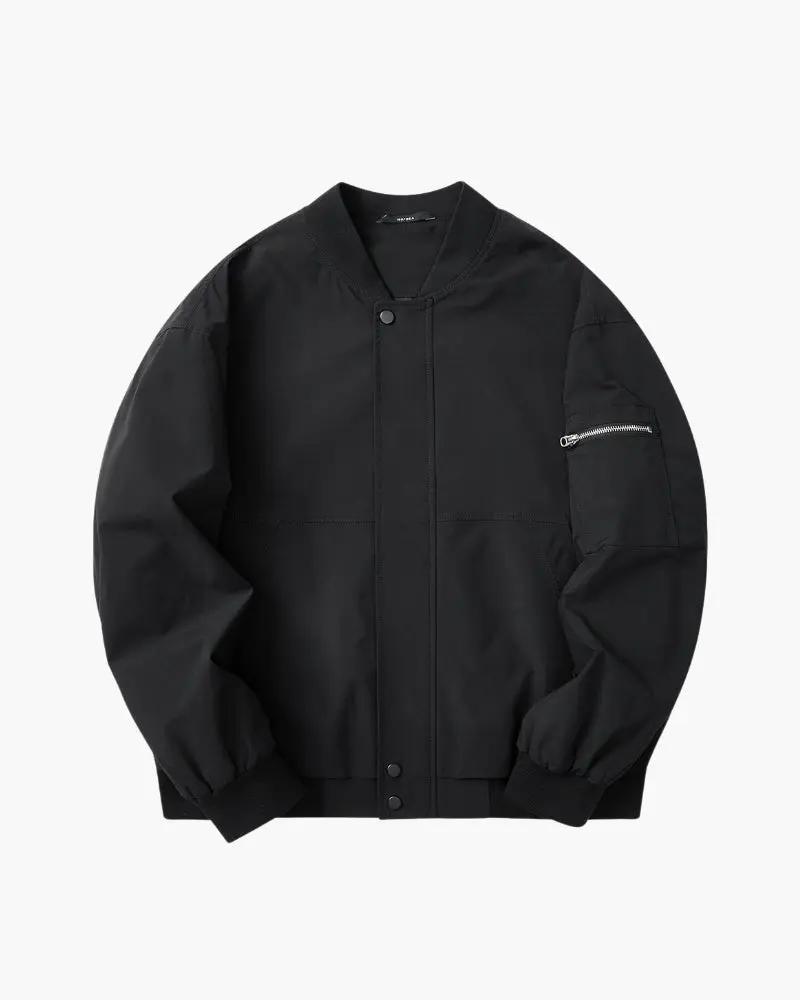 Veste bomber minimaliste grise de la marque Old Money, avec un design épuré et moderne, vue de face.